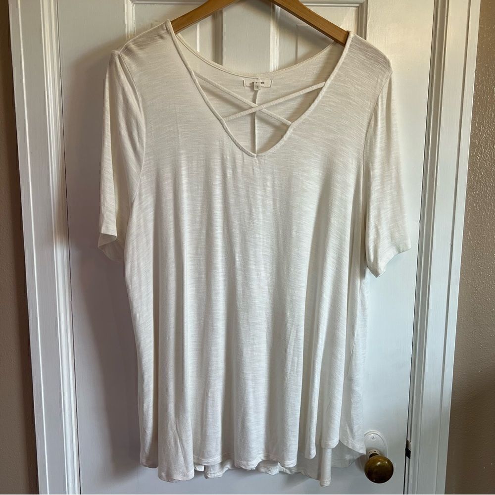 Maurices white t-Shirt - Picture 2 of 8